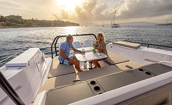 axopar-45-sun-top-g08-aft-dining