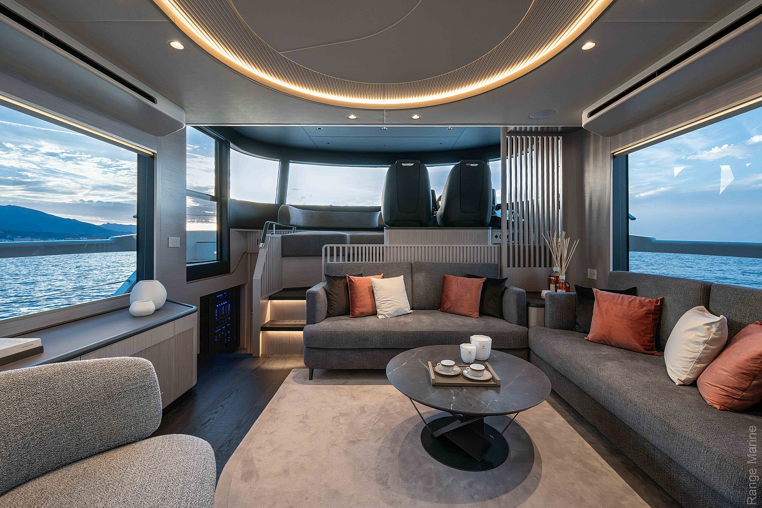04-gallery-interno-salon-02-yacht-navetta66