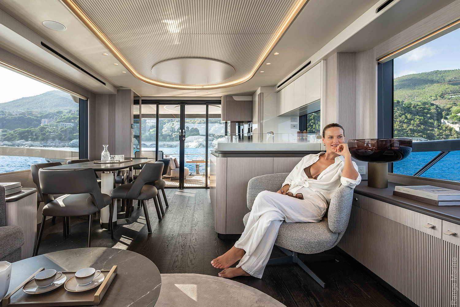 04-gallery-interno-salon-03-yacht-navetta66
