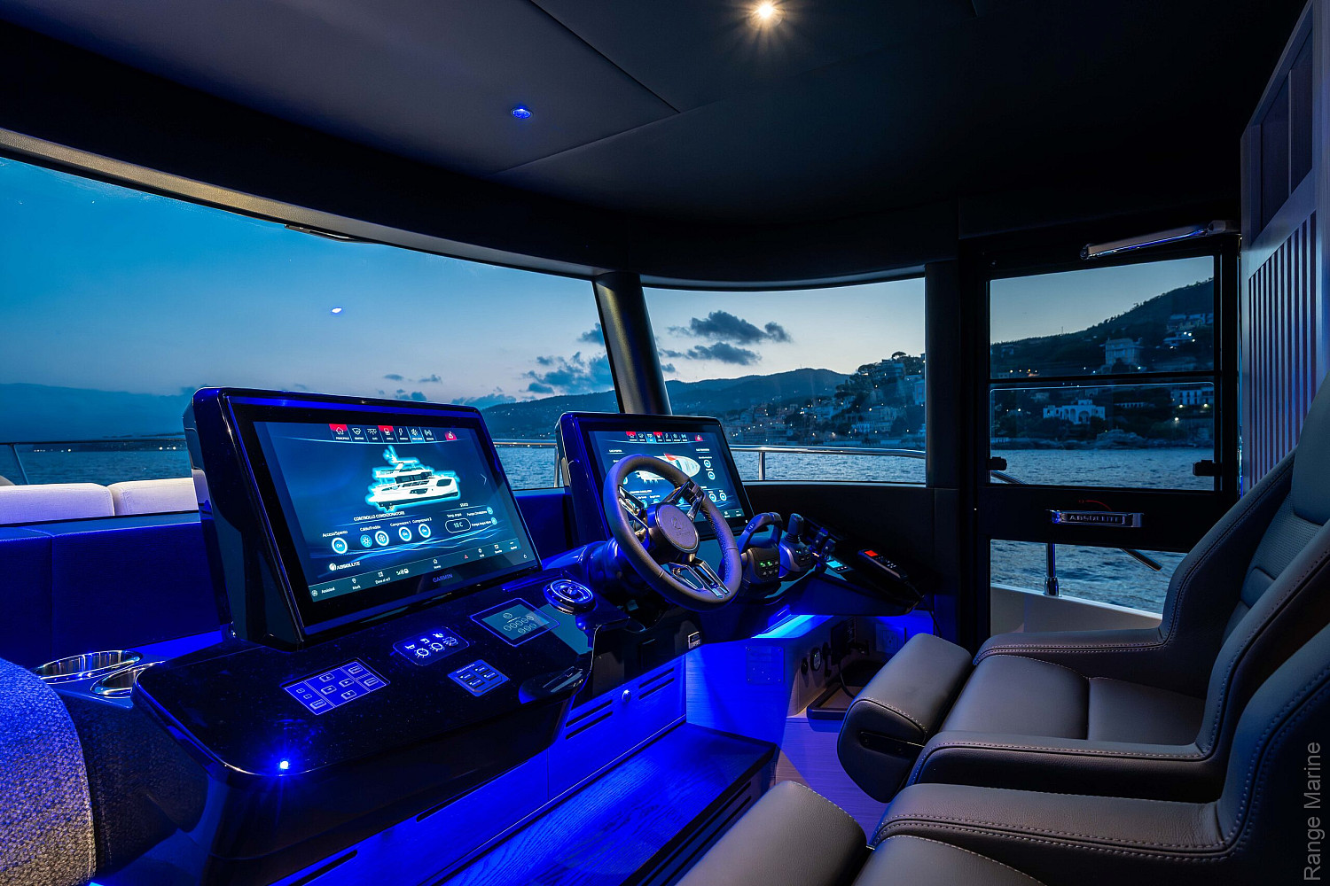 04-gallery-interno-salon-04-yacht-navetta66