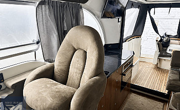 10-helm-seat