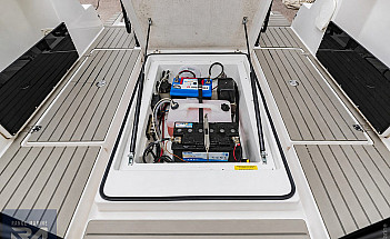 19-engine-bay