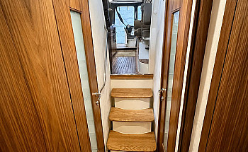 13-cabin-corridor