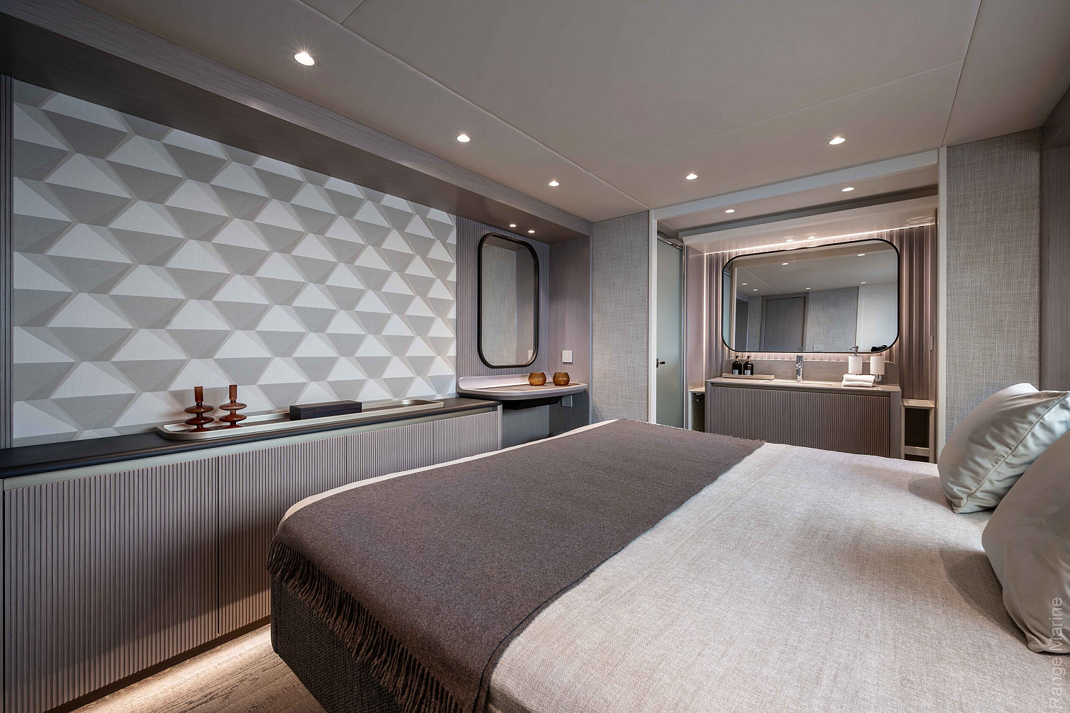 04-gallery-interno-suite-VIP-02-yacht-navetta66