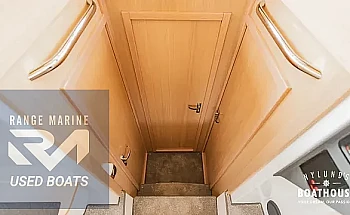 17-cabin-corridor