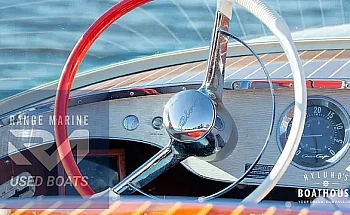 12-steering-wheel-detail