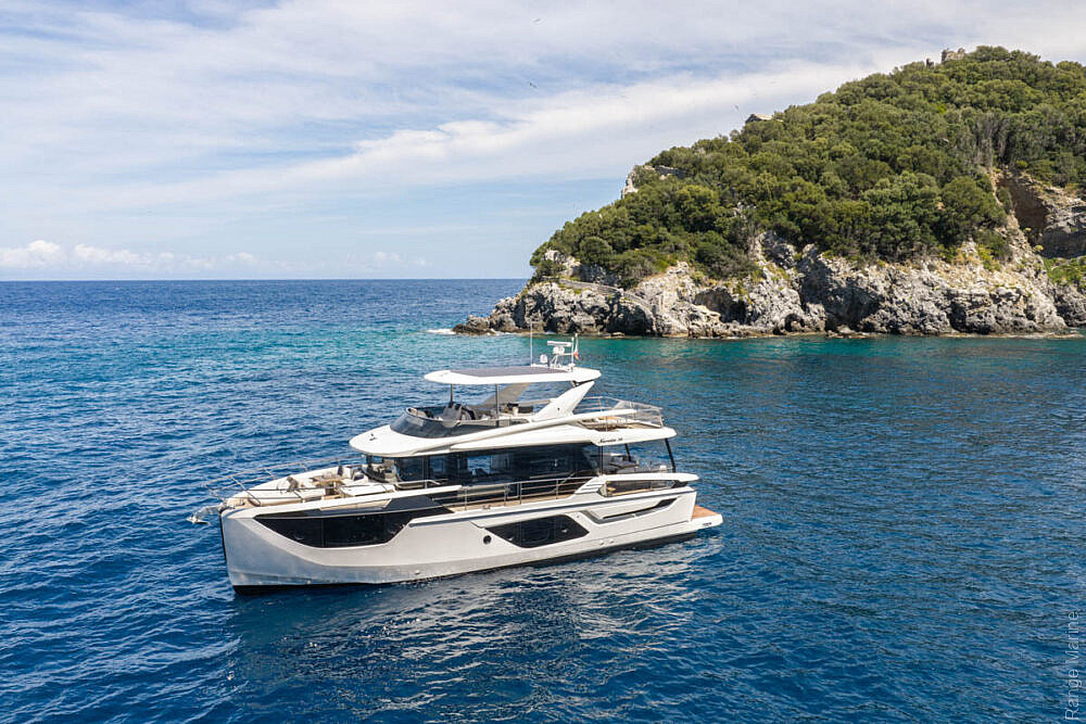 03-gallery-esterni-yacht-navetta58-01-1000x667