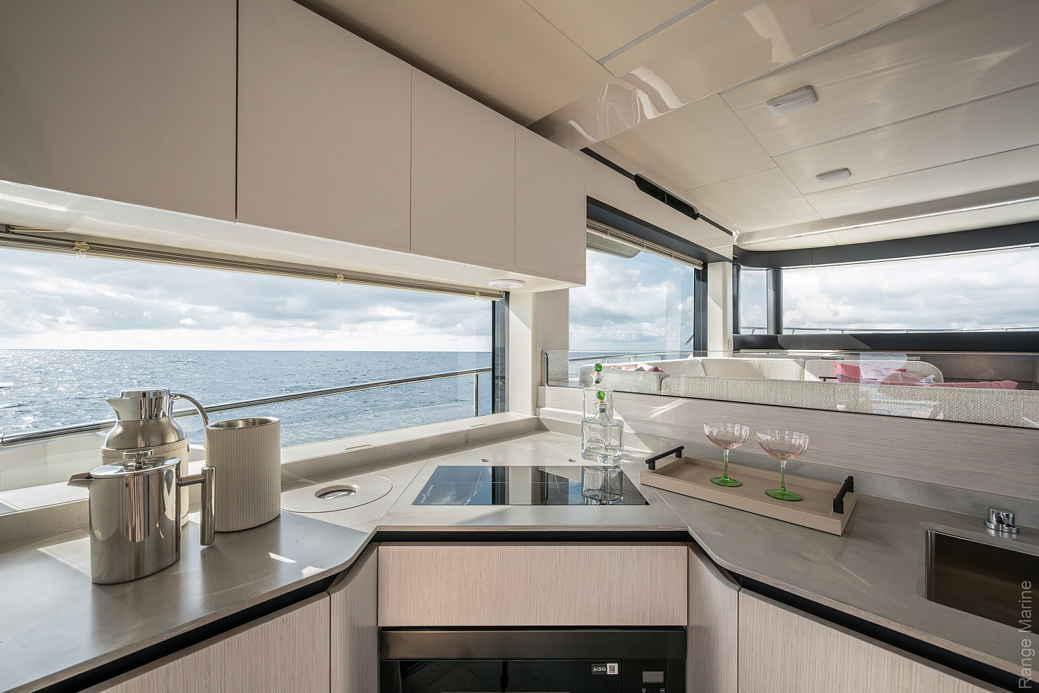 04-gallery-interno-galley-02-yacht-navetta50