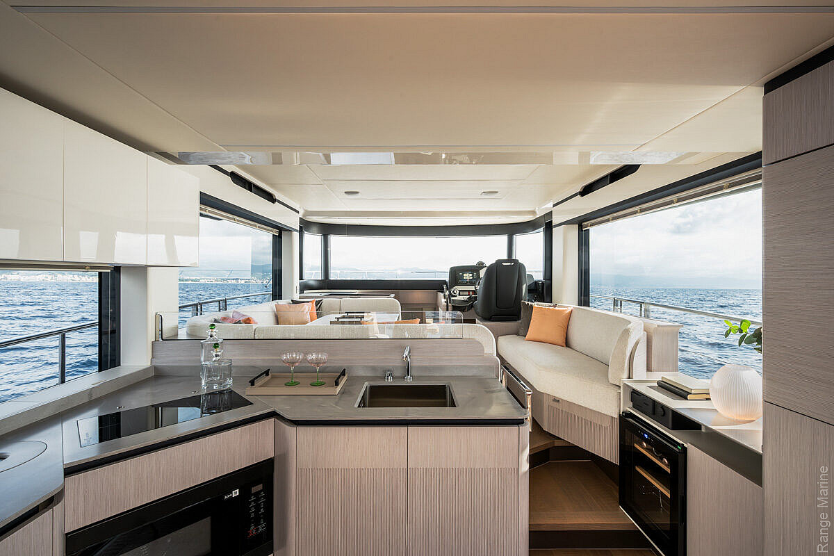 04-gallery-interno-salon-01-yacht-navetta50