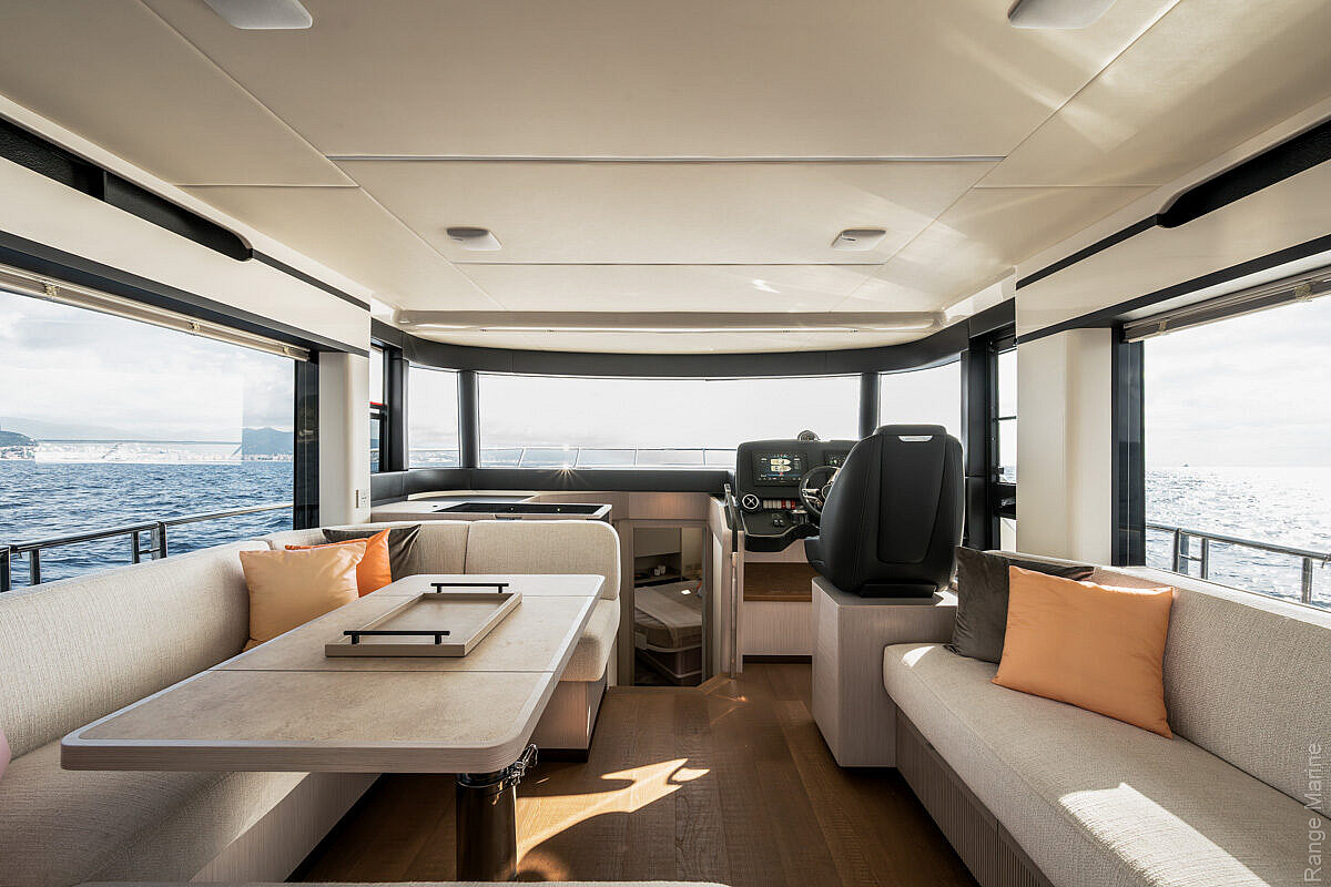 04-gallery-interno-salon-02-yacht-navetta50
