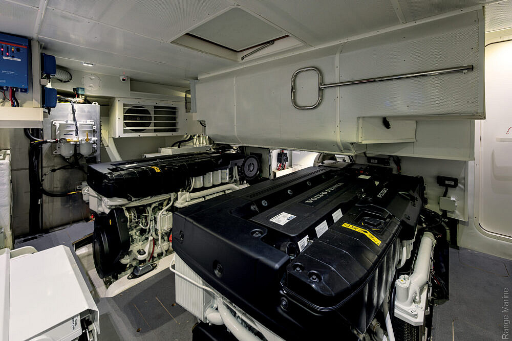 07-gallery-interni-yacht-navetta66-03-1000x667