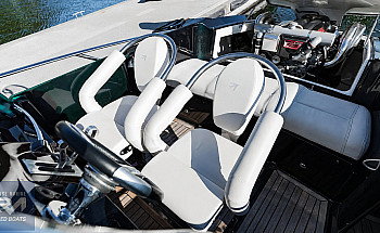 09-cockpit-seating
