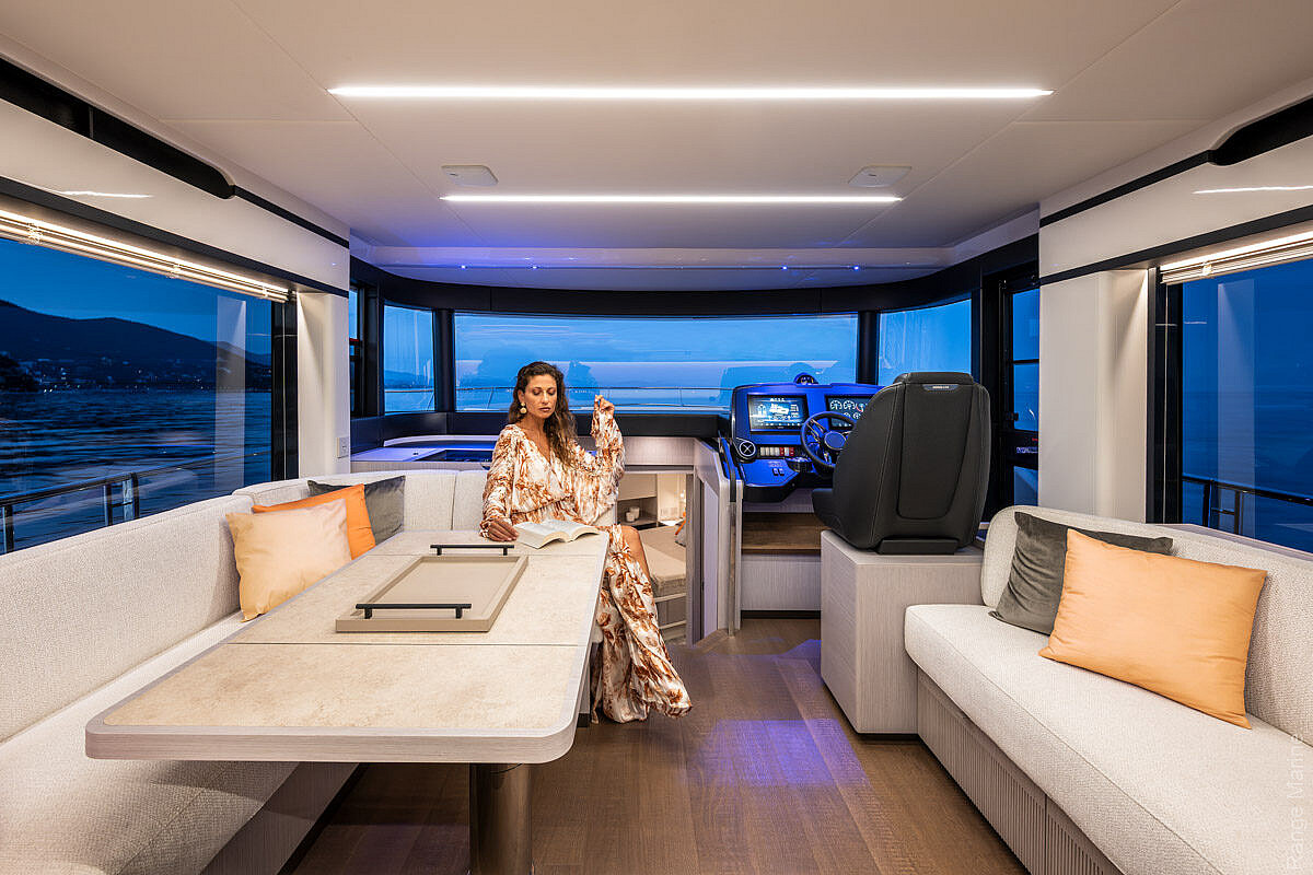 04-gallery-interno-salon-04-yacht-navetta50
