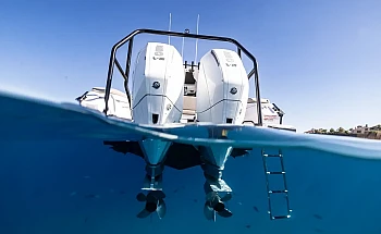 axopar-29-ccx-g05-underwater-stern