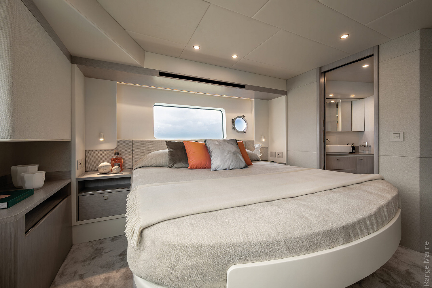 04-gallery-interno-suite-armatoriale-02-yacht-navetta50