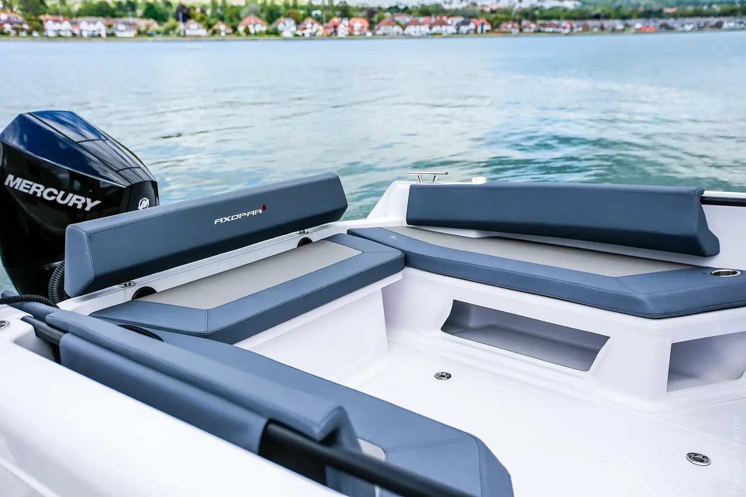 axopar-22-t-top-g05-bow-seating