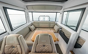 axopar-37-xc-cross-cabin-g08-saloon