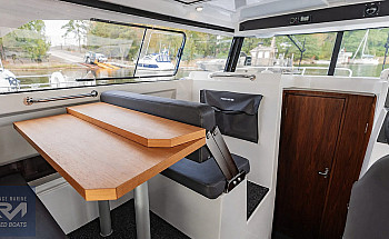 11-dinette-table