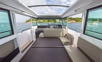 axopar-37-xc-cross-cabin-g11-saloon-aft