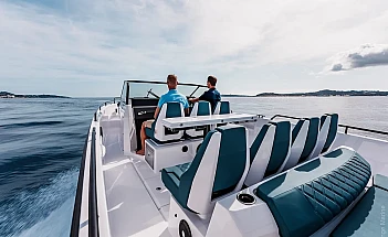axopar-37-spyder-g06-bow-seating