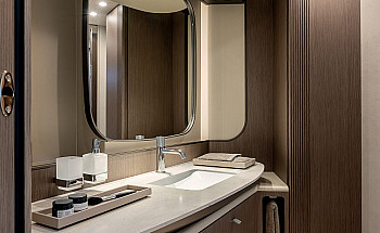 04-gallery-interno-suite-armatoriale-03-yacht-navetta58