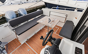 07-aft-cockpit