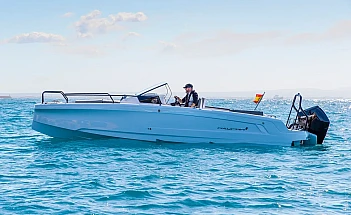axopar-25-cross-bow-g03-exterior-profile-sea