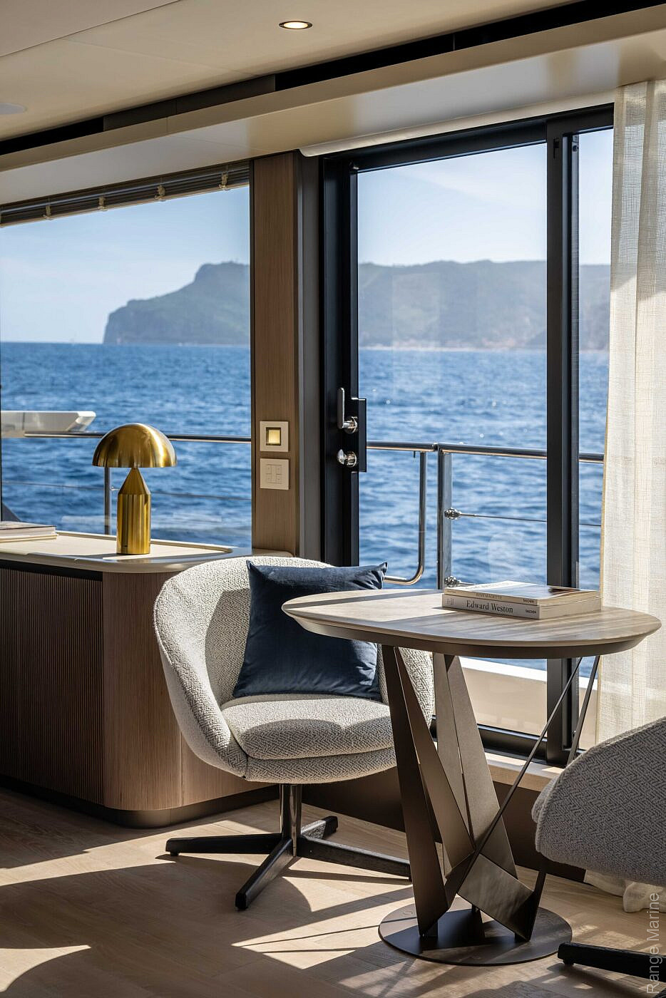 07-gallery-interni-yacht-navetta58-04-934x1400