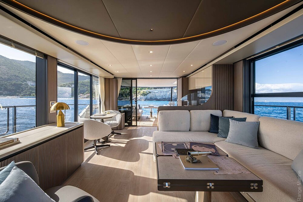 07-gallery-interni-yacht-navetta58-05-1000x667