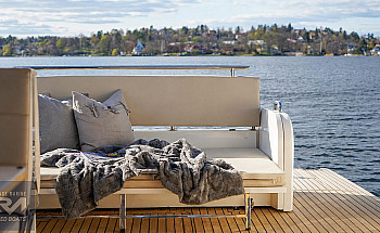 11-aft-lounge