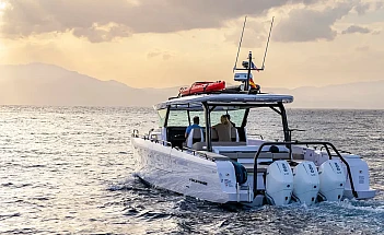 axopar-45-cross-top-g05-stern-view