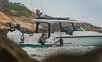 axopar-38-sun-top-g07-aft-terrace