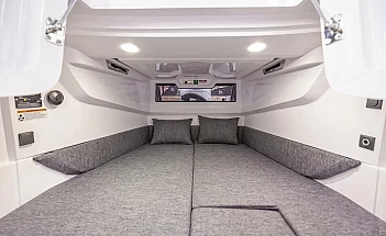 axopar-29-sun-top-g11-cabin-berth