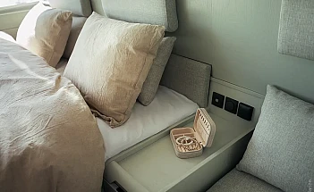 axopar-45-cross-top-g15-cabin-detail
