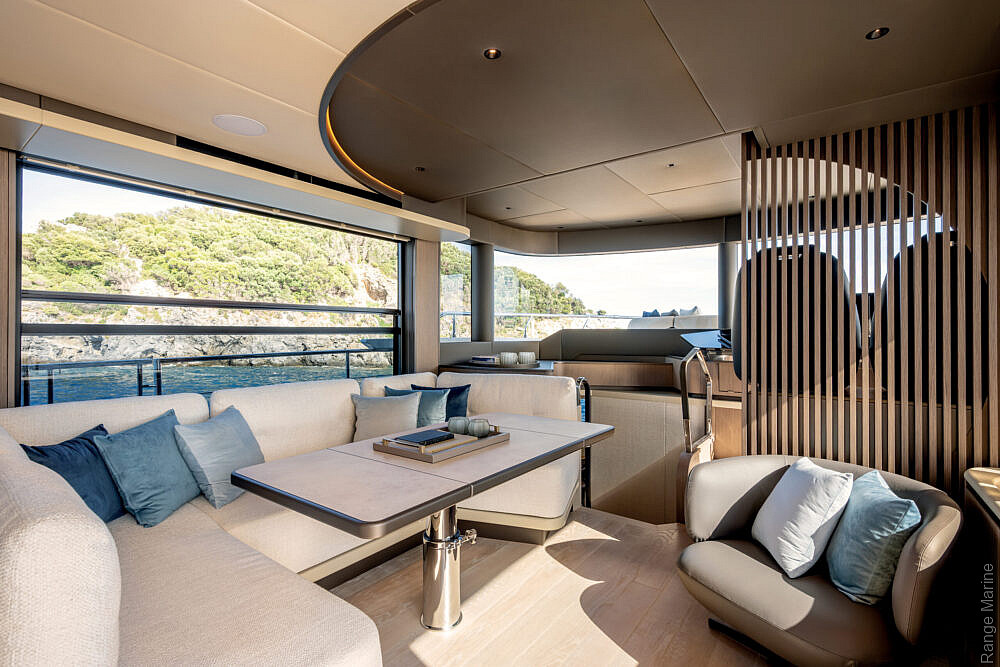 07-gallery-interni-yacht-navetta58-17-1000x667