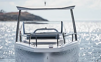 axopar-25-cross-top-g05-bow-view