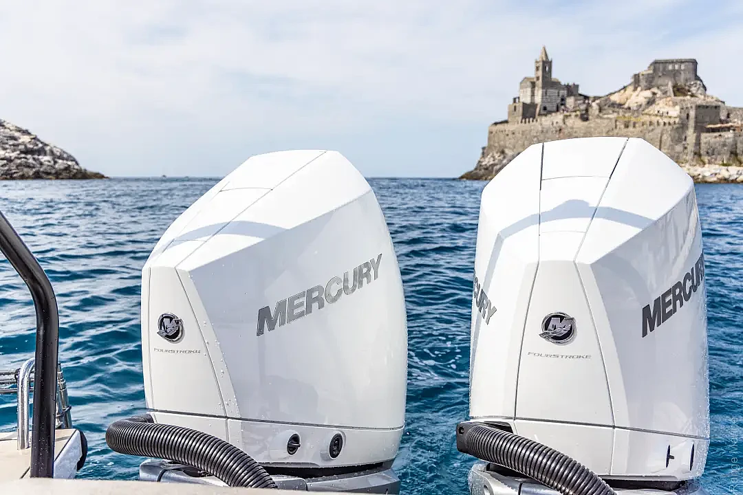 axopar-37-sun-top-g06-outboard-engines
