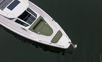 axopar-38-xc-cross-cabin-a03-editorial-photo-src005