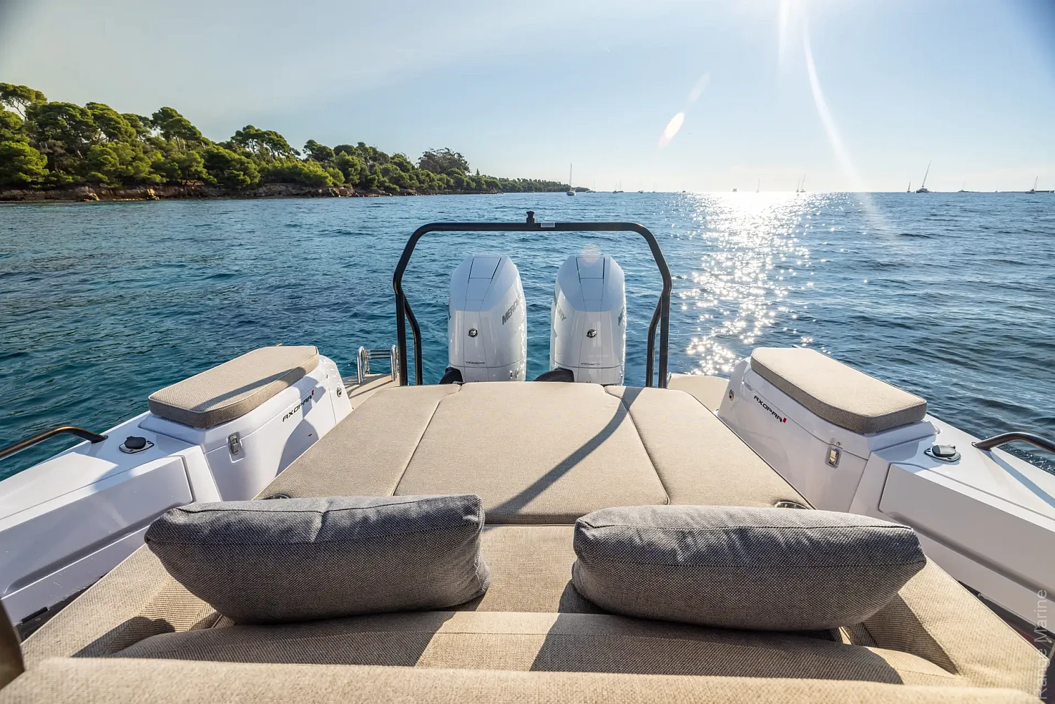 axopar-37-sun-top-g08-aft-sunpad