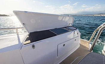 axopar-45-sun-top-c03-equipment-or-layout-option-src009