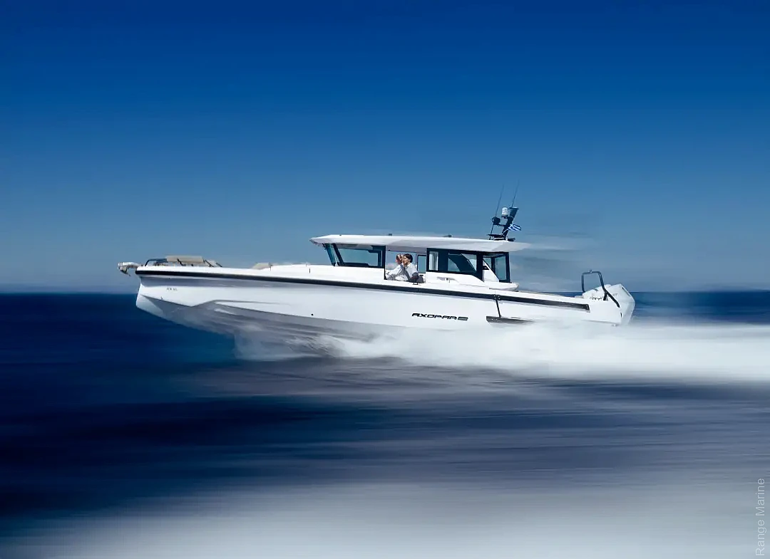 axopar-38-xc-cross-cabin-a10-editorial-photo-src026