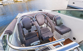 05-cockpit-seating