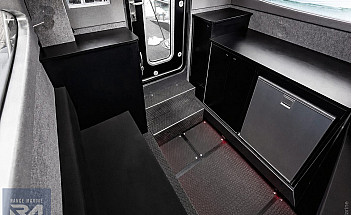 11-cabin-entry-galley