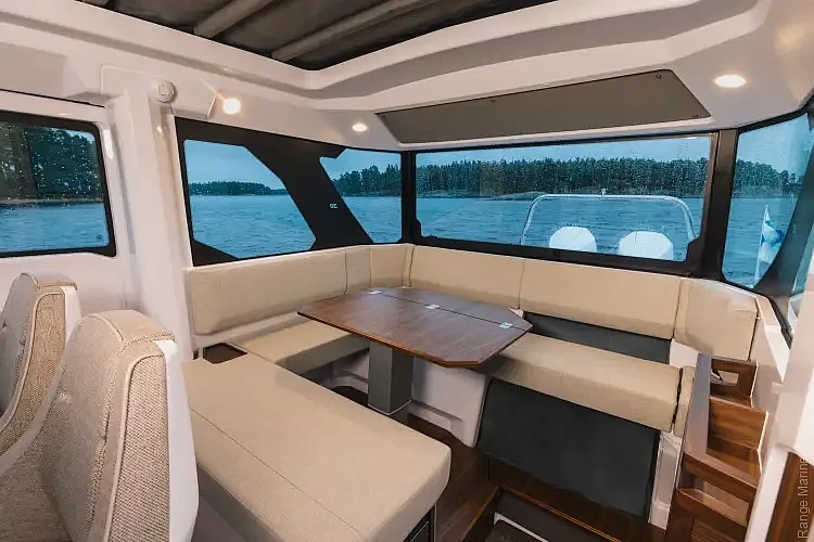 axopar-38-xc-cross-cabin-a11-editorial-photo-src027