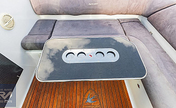 06-cockpit-table