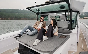 axopar-38-xc-cross-cabin-a12-editorial-photo-src033