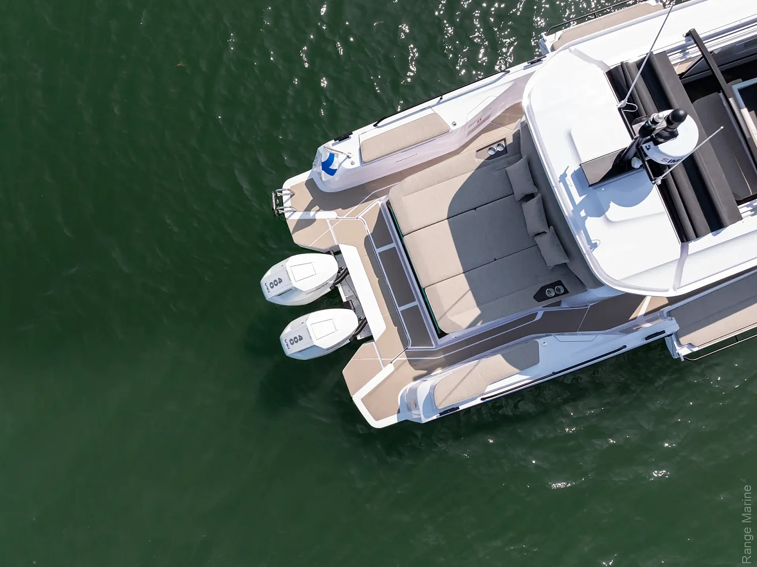 axopar-45-xc-cross-cabin-g05-aerial-stern