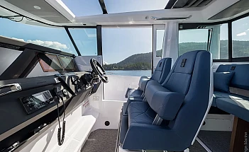 axopar-29-xc-cross-cabin-g07-helm-station