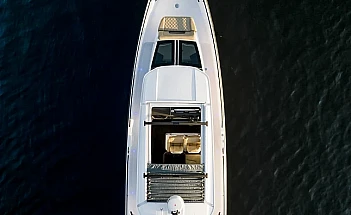 axopar-37-xc-cross-cabin-a04-editorial-photo-src017