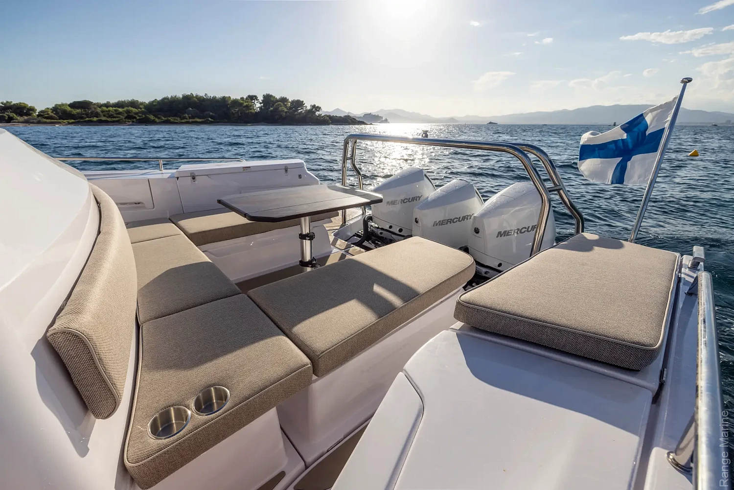 axopar-45-xc-cross-cabin-g07-aft-lounge